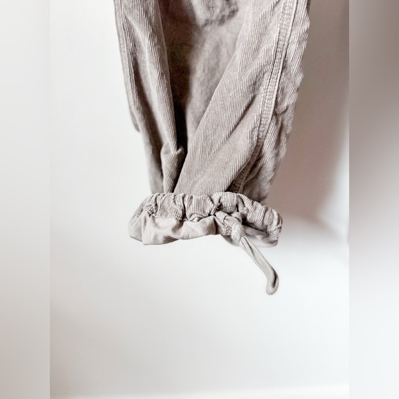 Hollister Adjustable Rise Parachute Baggy Corduroy Pants - Picture 7 of 9